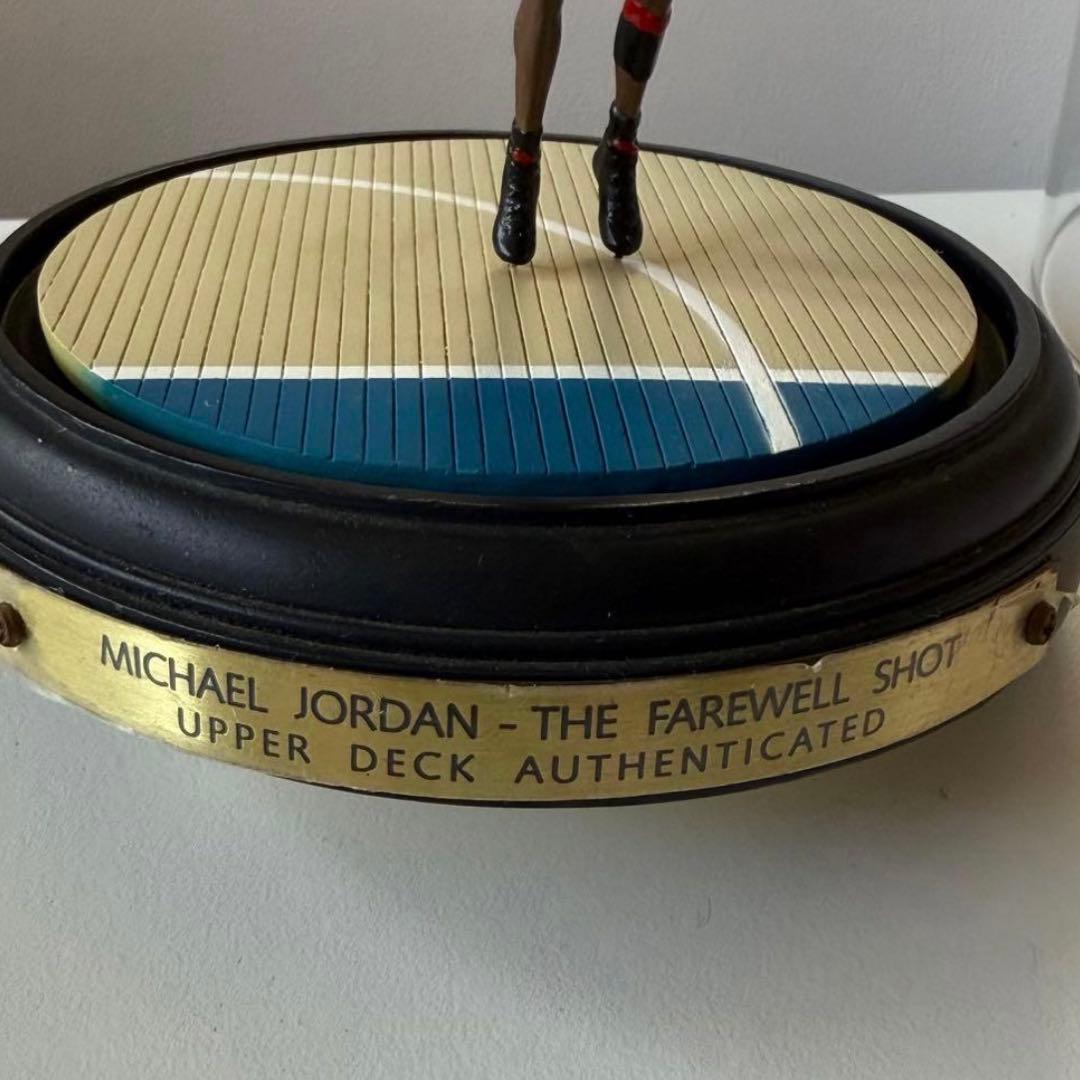 UPPER　DECK社製　マイケルジョーダン　フィギュア＆カード2点