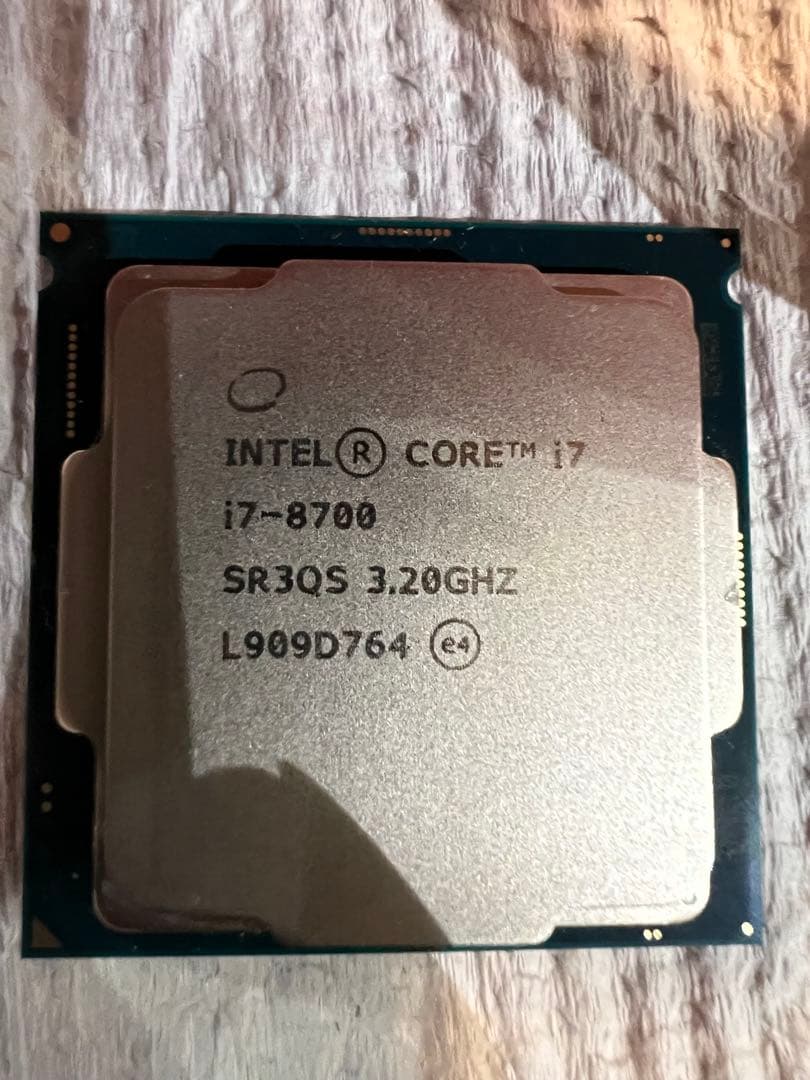 インテル® Core™ i7-8700 プロセッサー 6個
