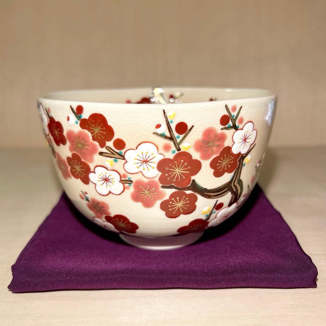 京焼　色絵　梅の図　抹茶茶碗