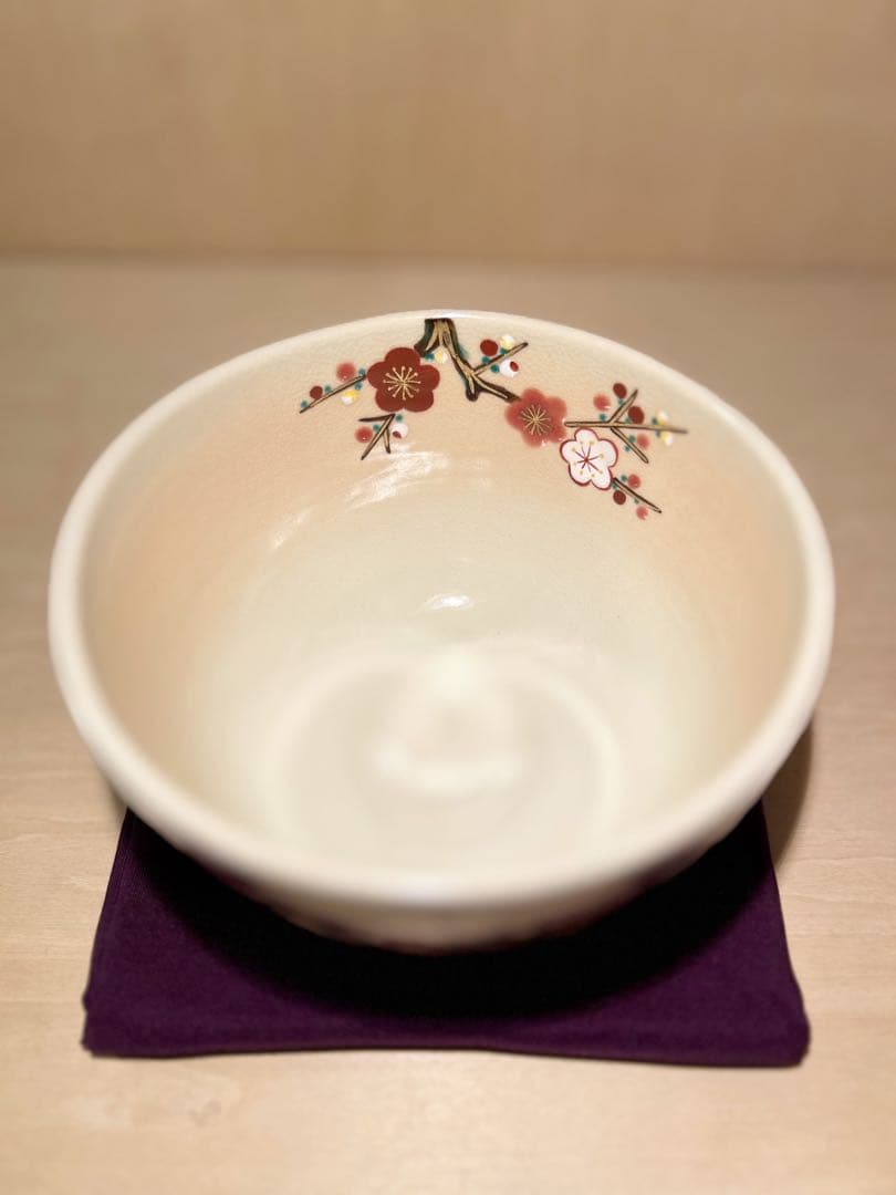 京焼　色絵　梅の図　抹茶茶碗