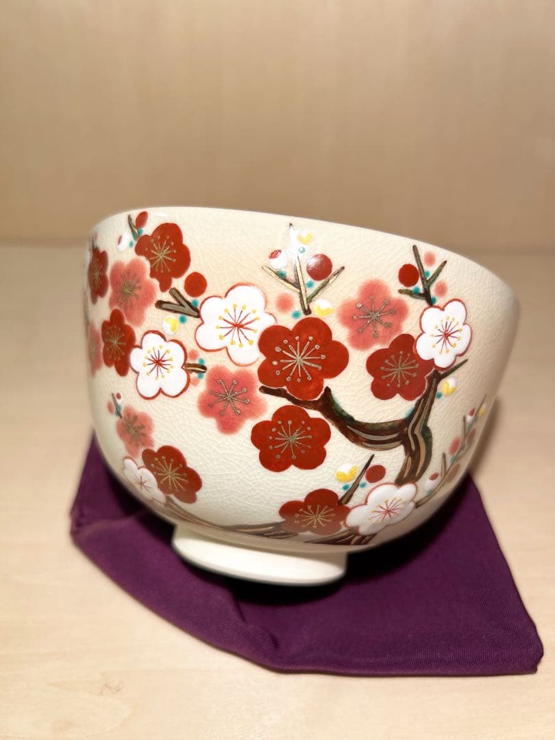 京焼　色絵　梅の図　抹茶茶碗