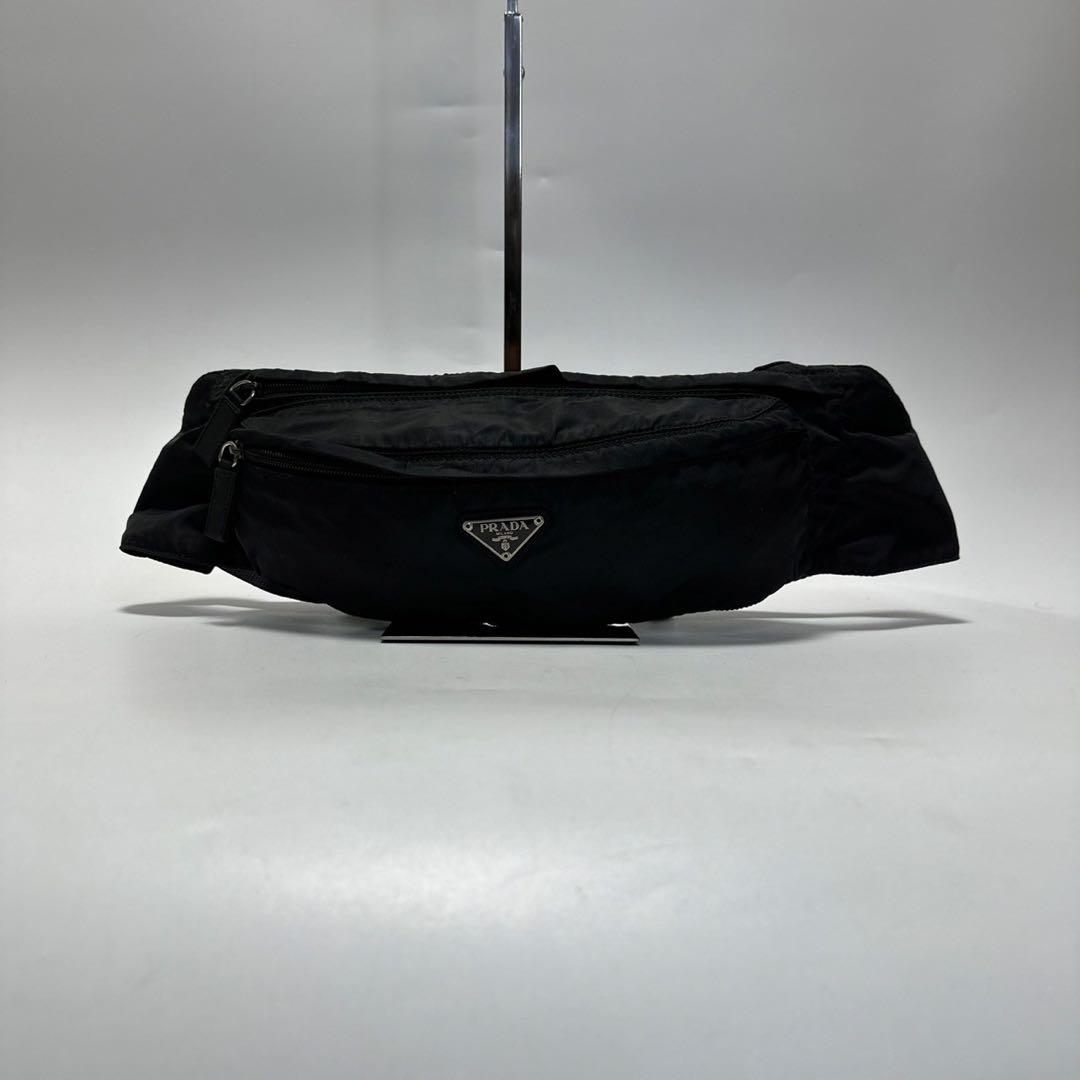 i81【極美品】プラダ　三角ロゴ　ナイロンブラック　ウエストポーチボディバッグ