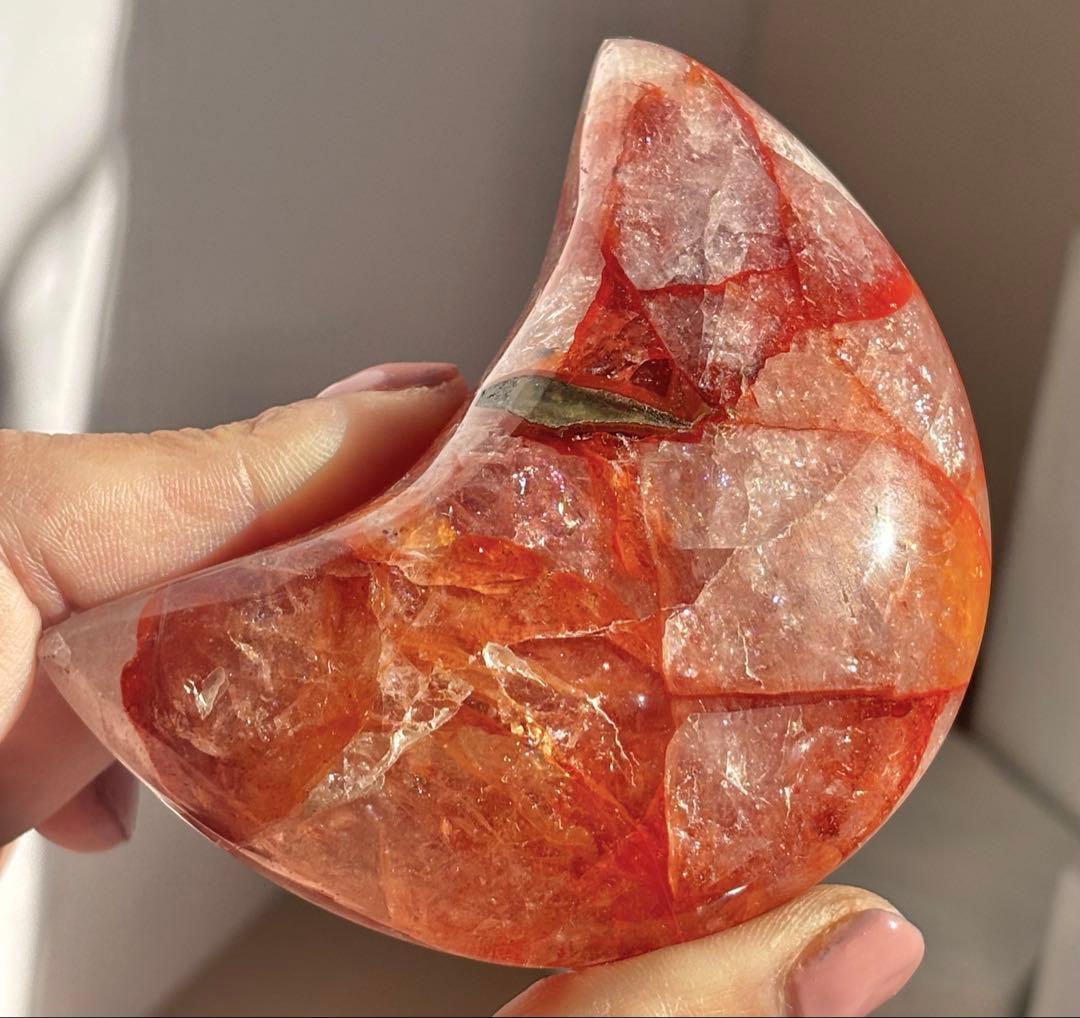 《極厚ぷっくり爆虹・レアシェイプ》　ファイヤークォーツ　月　カービング