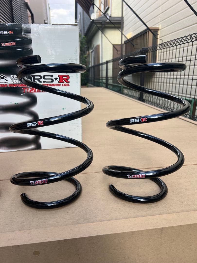80ハリアー用RS-R TI2000ダウン スプリング 4本セット。