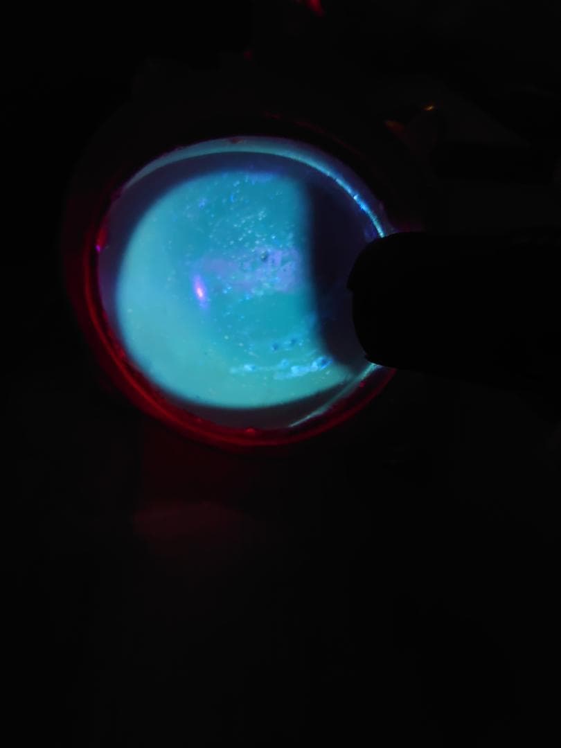 赤い琥珀で作られたアンティーク