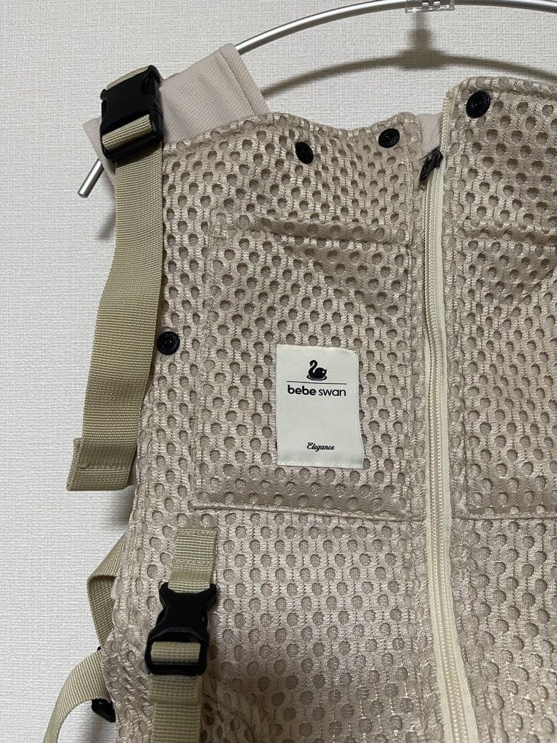 べべスワン　抱っこ紐　サンドベージュ色