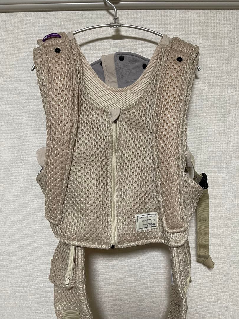 べべスワン　抱っこ紐　サンドベージュ色