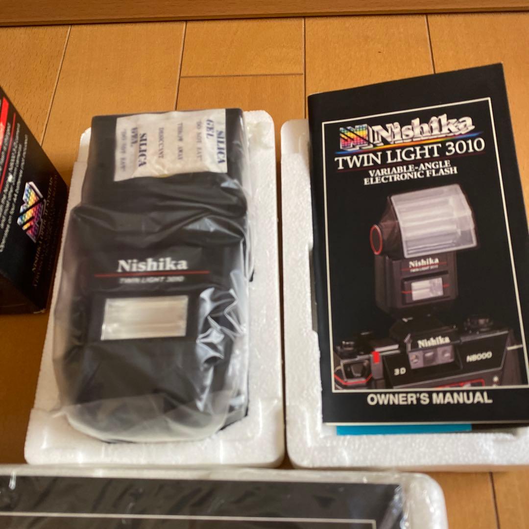 【未使用品】Nishika N8000 35mm 3-D カメラとストロボセット