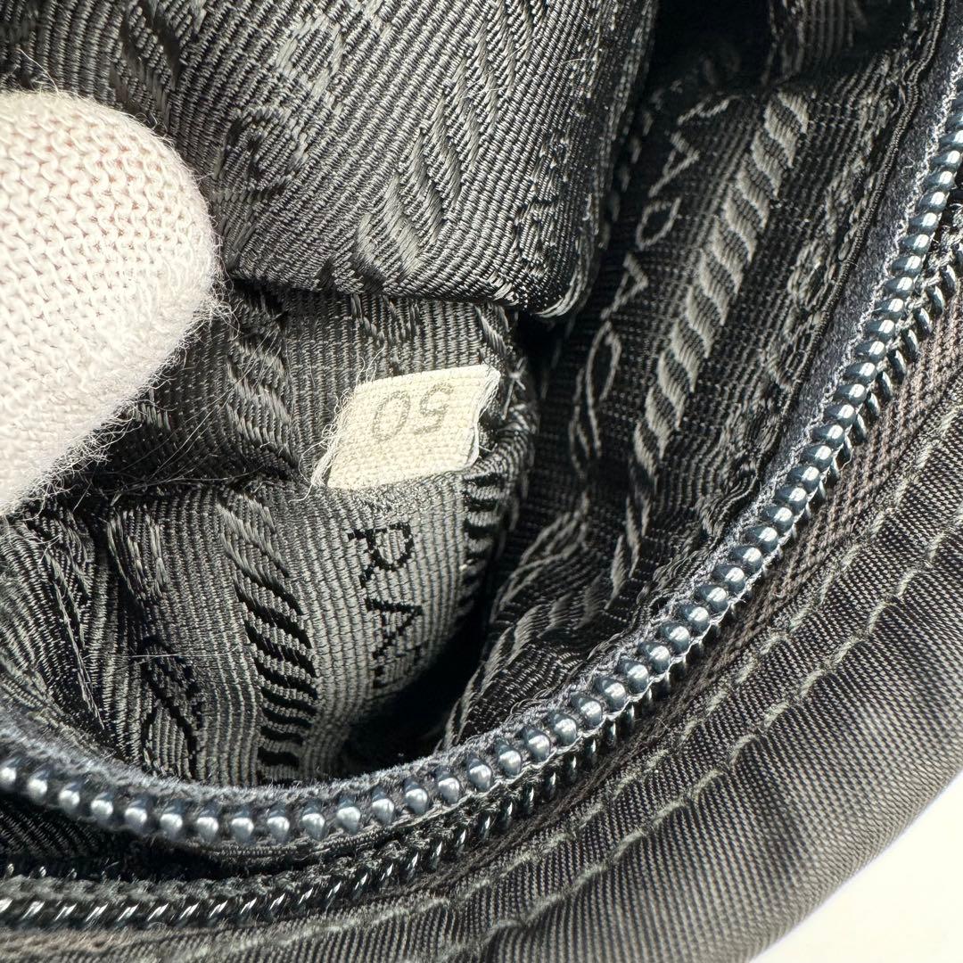 PRADA ショルダーバッグ　ブラック　ナイロン　レザー　三角ロゴ