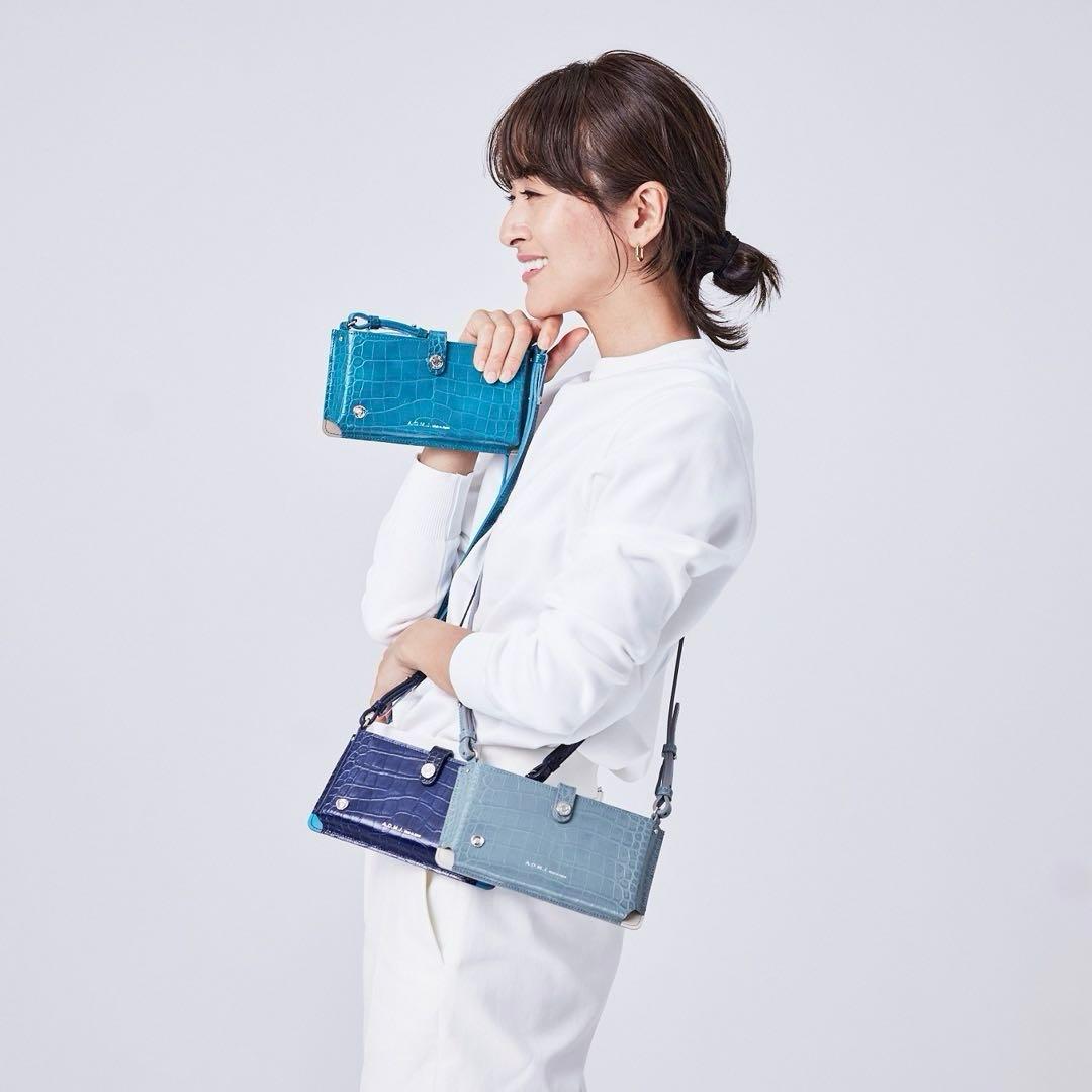 【極美品】 ADMJ 牛革クロコダイル型押し スマホポシェット