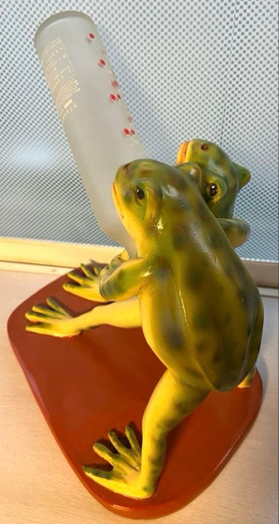 カエルのワインホルダー　置物
