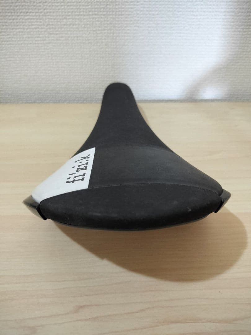 新品未使用　フィジーク　サドル　ALIANTE