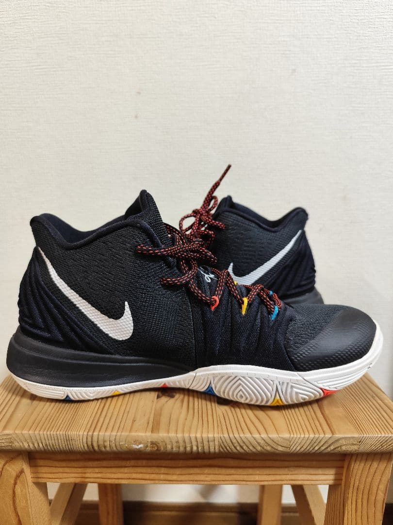 ま*る様 Nike Kyrie 5 Freinds ナイキ　カイリー5　フレンズ