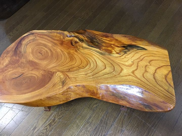 美品 天然の木でできたテーブル 7万円からお値下げ！