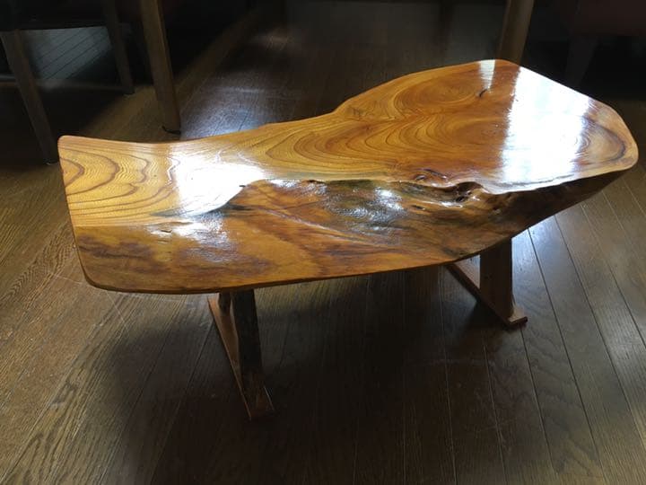 美品 天然の木でできたテーブル 7万円からお値下げ！