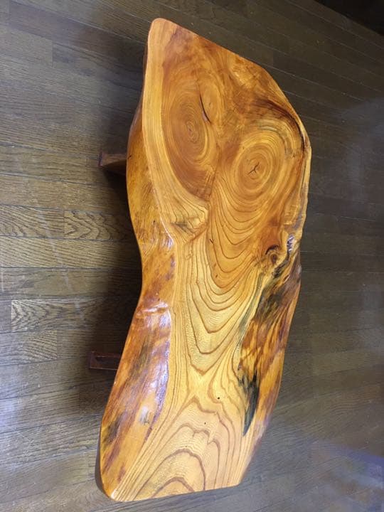 美品 天然の木でできたテーブル 7万円からお値下げ！