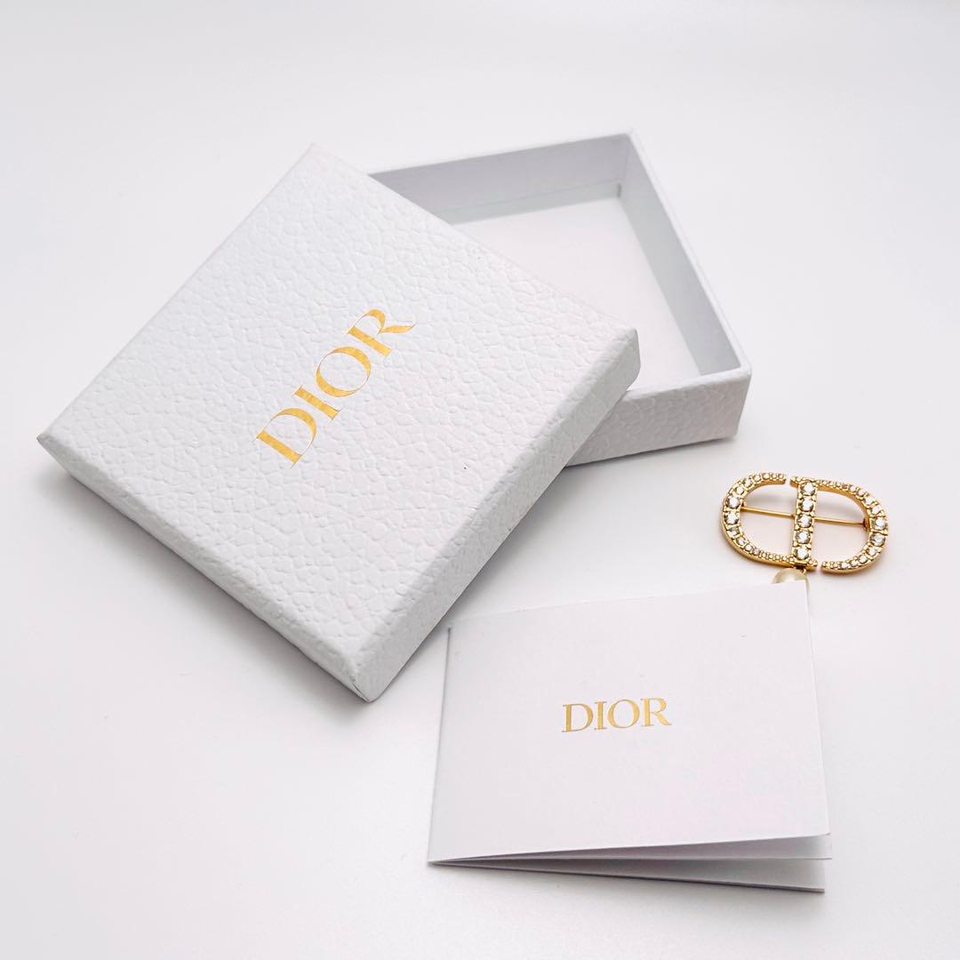 DIOR プチCD ブローチ　ラインストーン　ロゴ　ゴールドカラー　レジンパール
