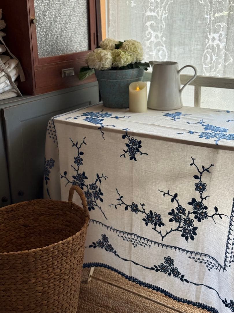 お客ஐ⋆*フランスアンティーク・ブルーの花柄刺繍とレースの大判クロス