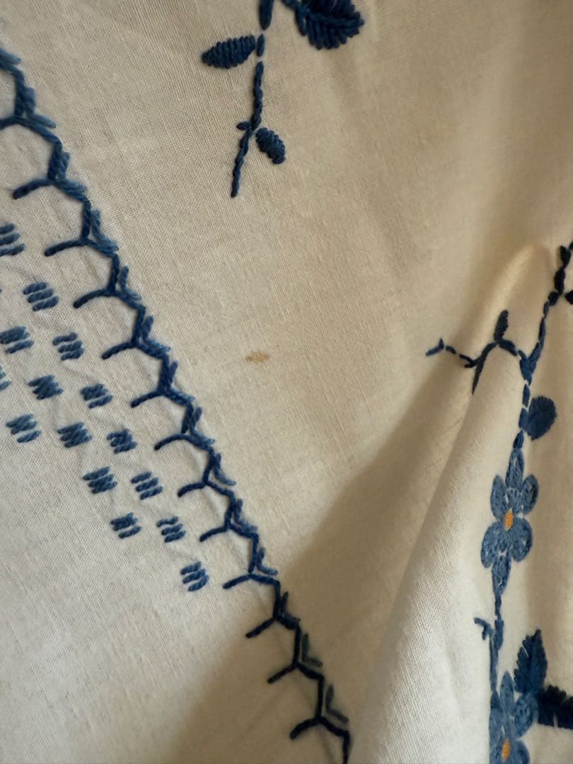 お客ஐ⋆*フランスアンティーク・ブルーの花柄刺繍とレースの大判クロス