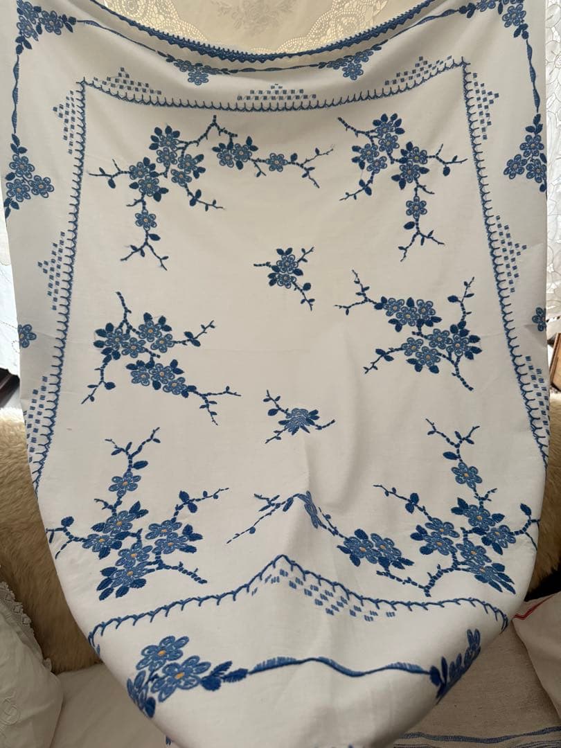 お客ஐ⋆*フランスアンティーク・ブルーの花柄刺繍とレースの大判クロス