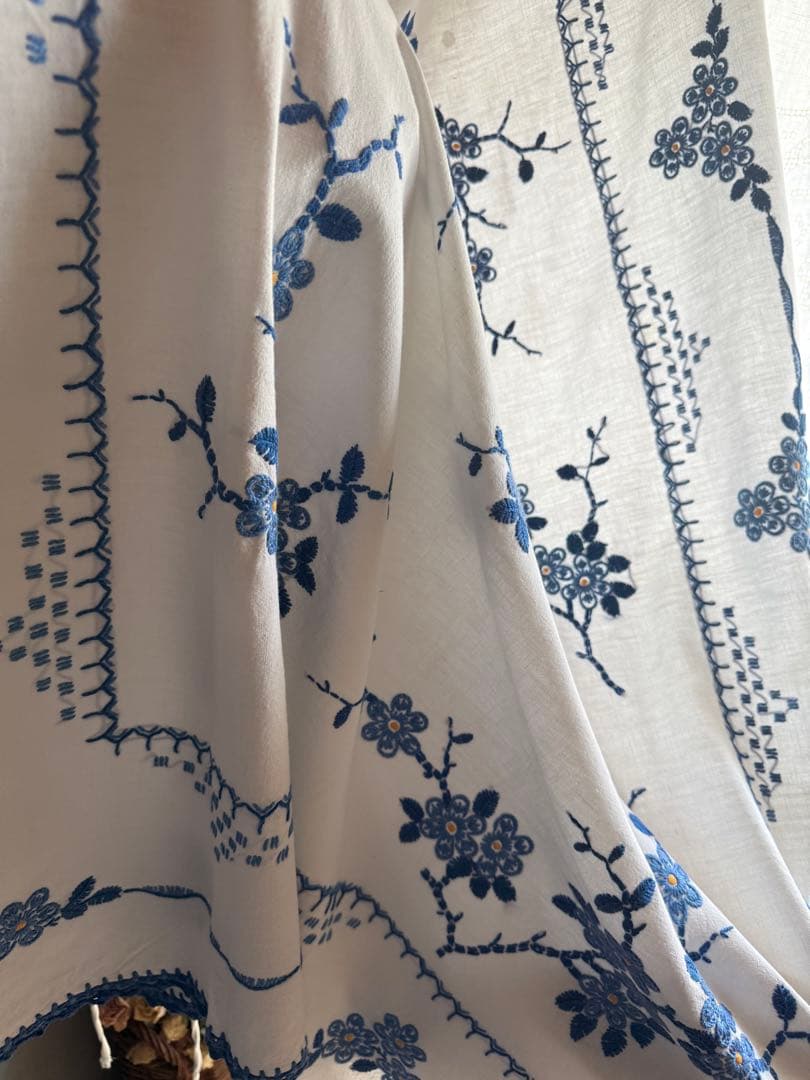 お客ஐ⋆*フランスアンティーク・ブルーの花柄刺繍とレースの大判クロス