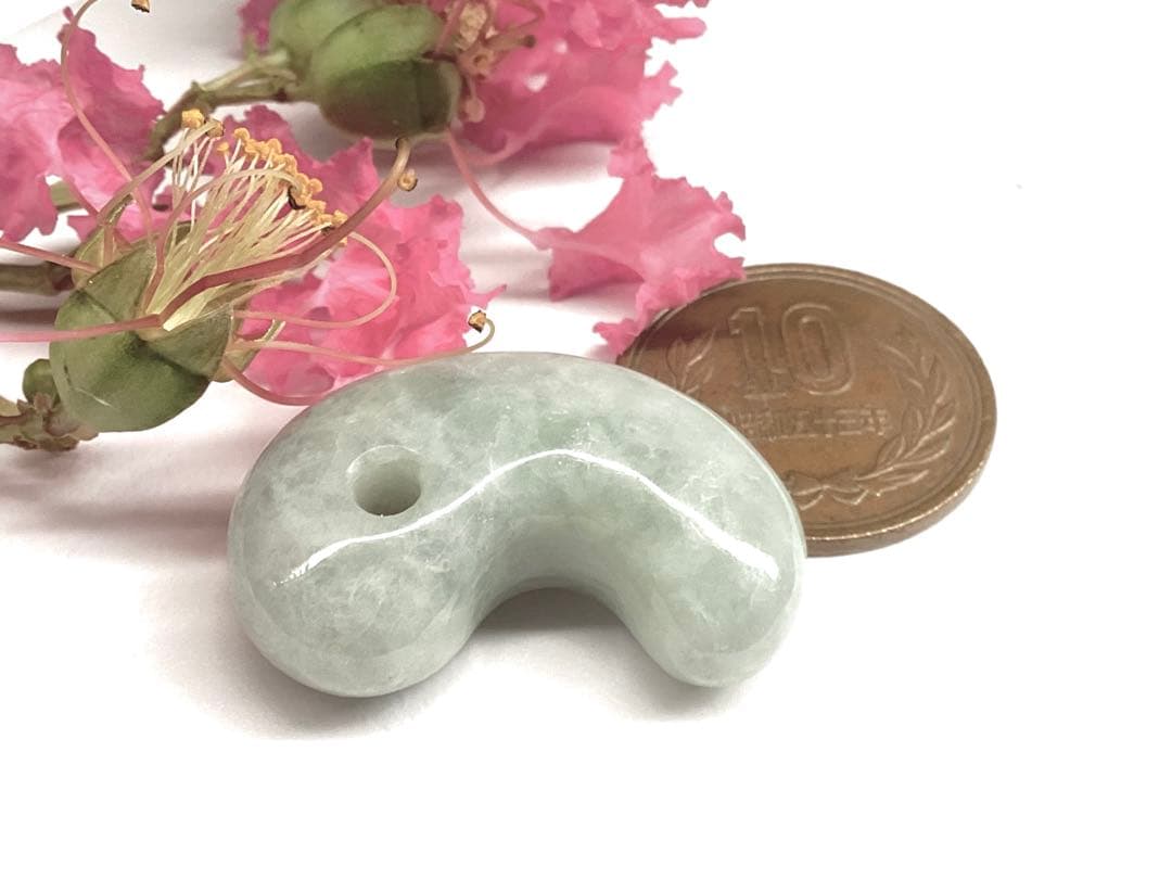 ✳親方おすすめの勾玉‼️ 糸魚川翡翠本物硬玉‼️ お身近の守護石*お守りに　鑑別書付