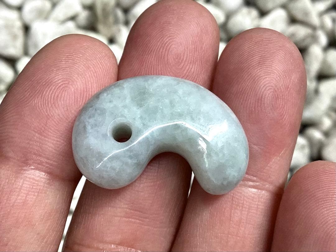 ✳親方おすすめの勾玉‼️ 糸魚川翡翠本物硬玉‼️ お身近の守護石*お守りに　鑑別書付