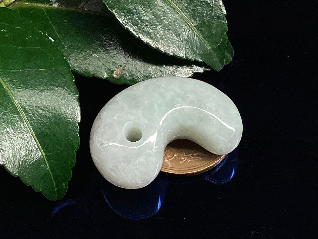 ✳親方おすすめの勾玉‼️ 糸魚川翡翠本物硬玉‼️ お身近の守護石*お守りに　鑑別書付