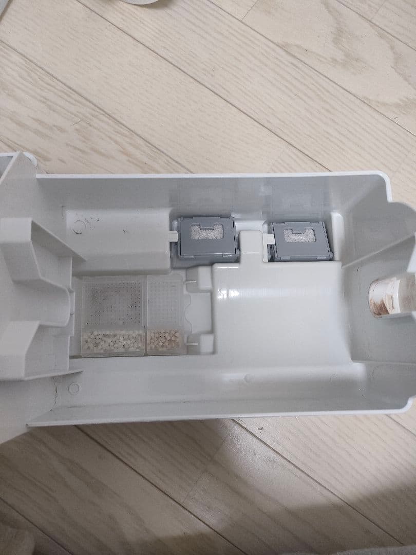 パナソニック　ジアイーノ　次亜塩素酸空間除菌脱臭機　F-MV4100 シルバー