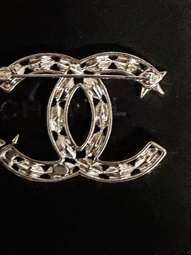 【約14万超】　シャネル　CHANEL ラインストーンブローチ