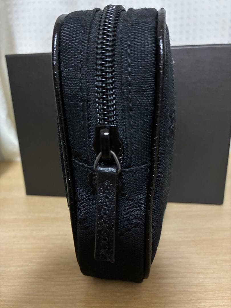 GUCCI ブラック GGパターン ポーチ