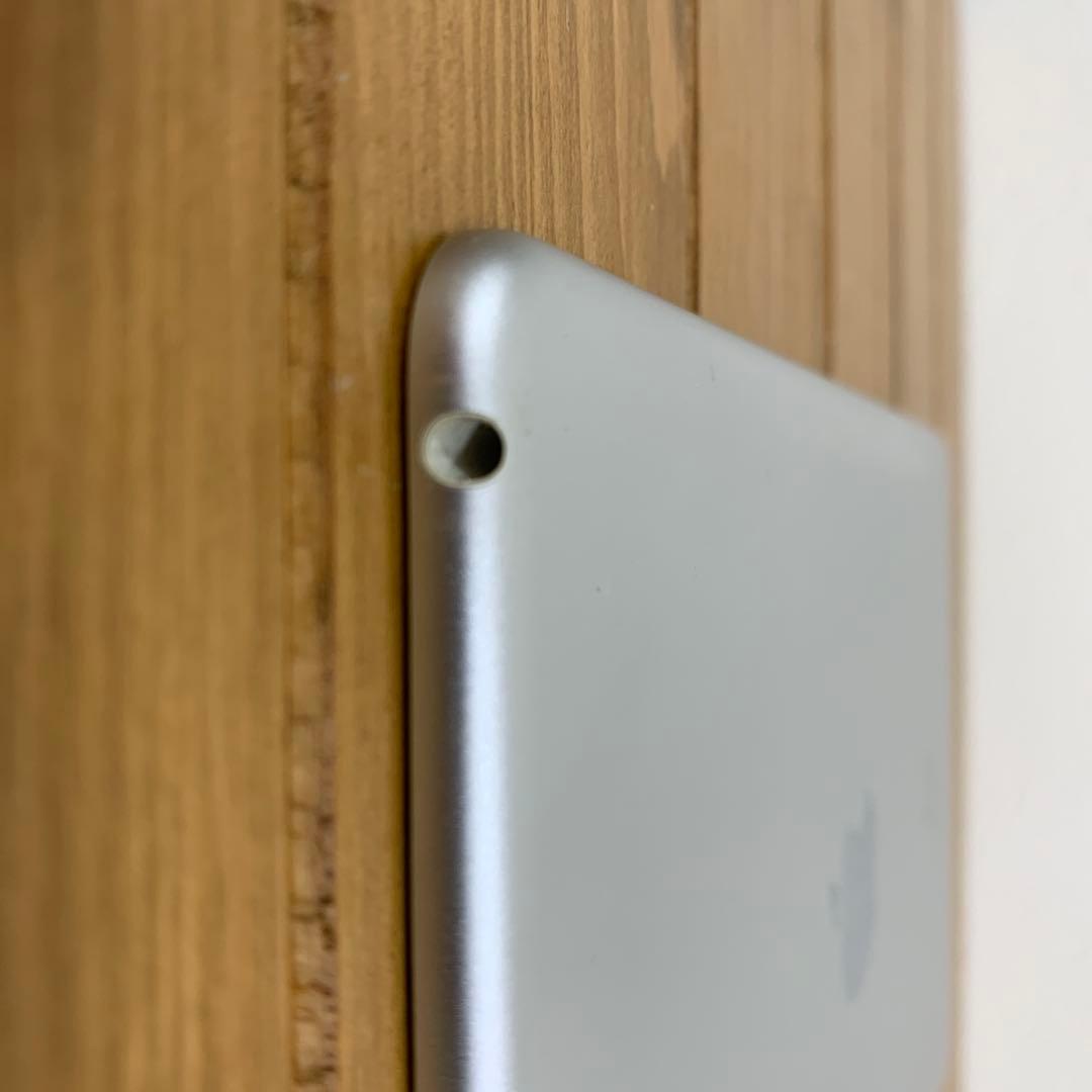 Apple iPadmini4 128GB シルバー 本体 おまけケース付き