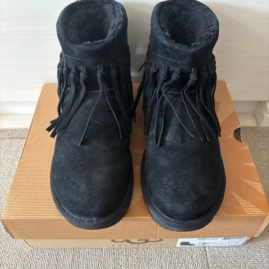 UGG フリンジ ⭐️ブラック ムートンブーツ
