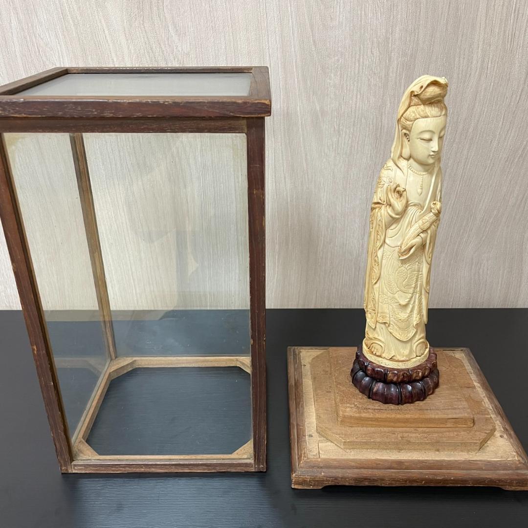中国古美術 仏教美術 観音菩薩像 天然素材 白素材 ガラスケース付き