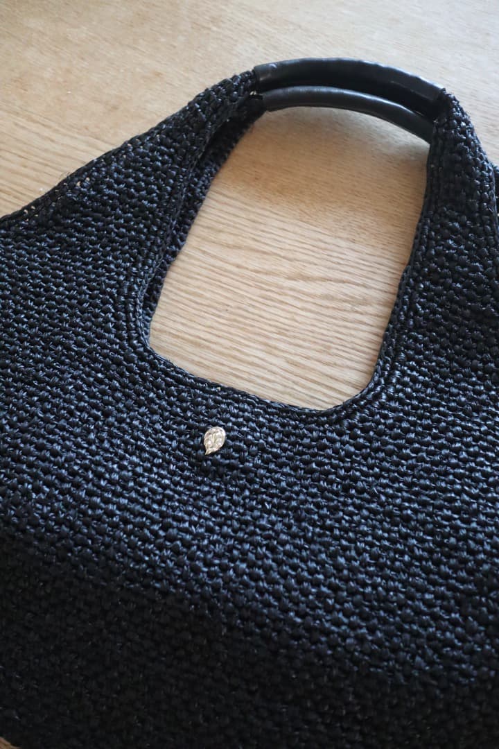 HELEN KAMINSKI　ヘレンカミンスキー　黒のラフィアバッグ