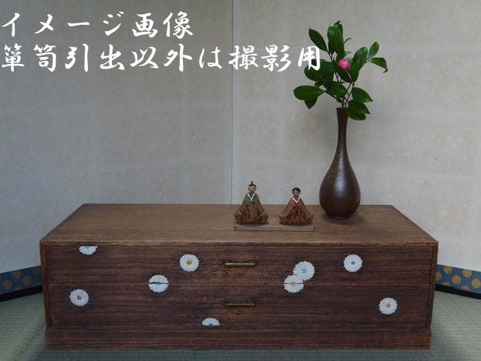 菊置上　二段箪笥　胡粉菊花絵付　典雅で高貴な雰囲気　飾り台　置き床　63.５cm