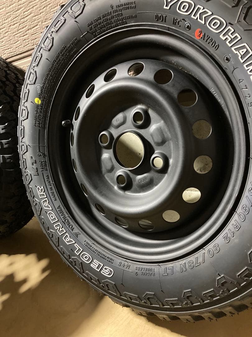 145/80r12 送料込25年 ゴツゴツタイヤ ホワイトレター