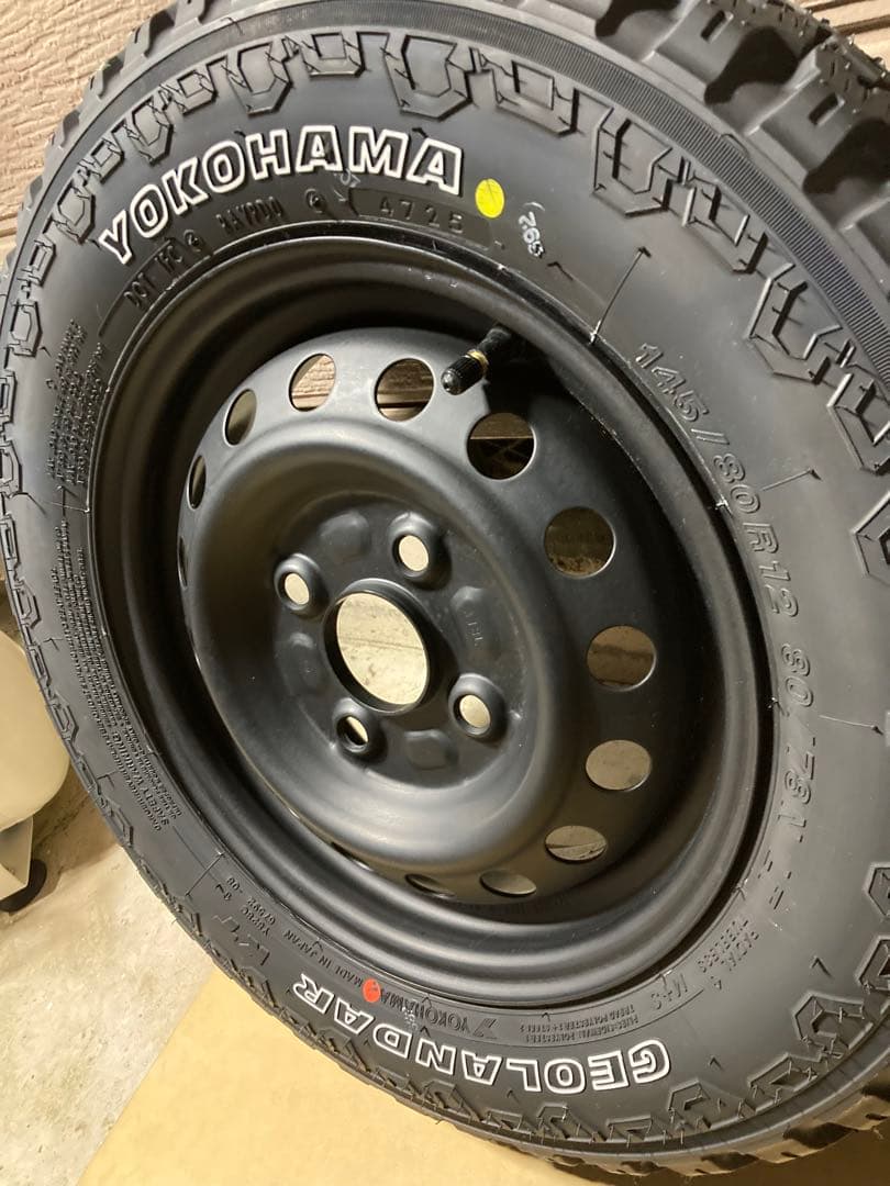 145/80r12 送料込25年 ゴツゴツタイヤ ホワイトレター