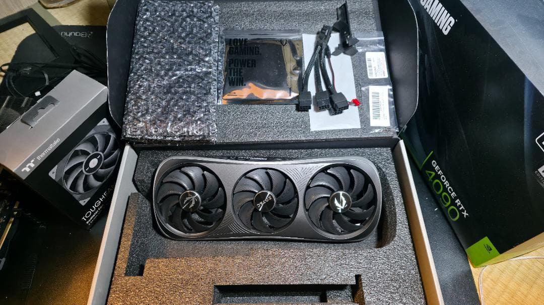 【完動品】ZOTAC RTX4090 TRINITY OC カスタムファン付き