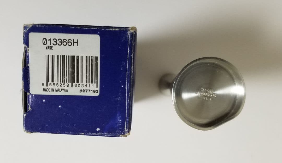 クアラルンプール　ロイヤルセランゴール　ピューター　一輪挿し