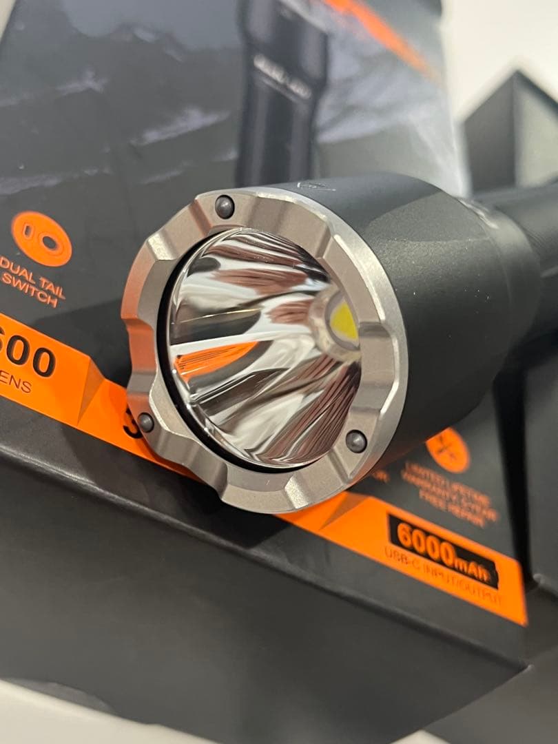 最終値下　FENIXフェニックス　TK17 タクティカルフラッシュライト