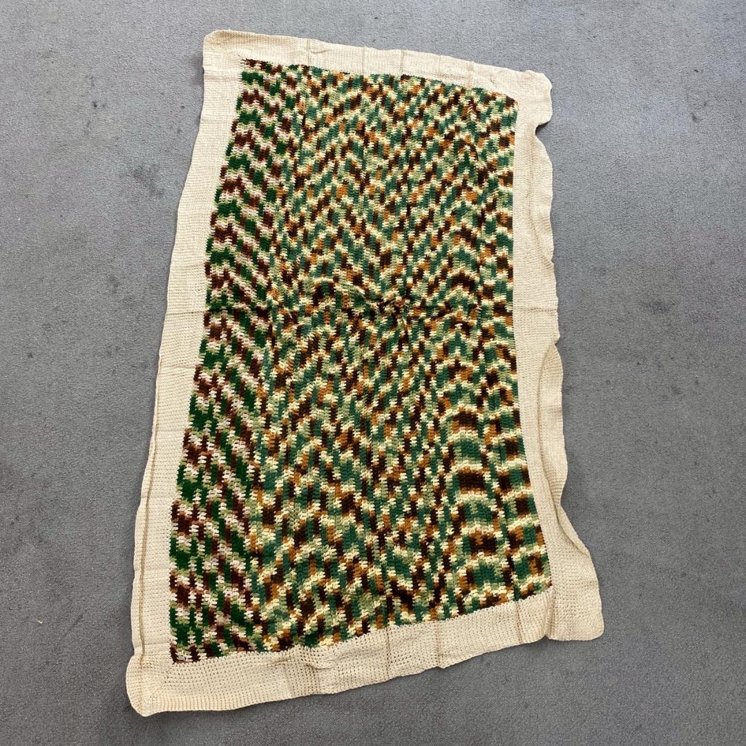 BQMS かぎ針編み ニット ラグ ビンテージ カモフラ柄 アーストーン AK