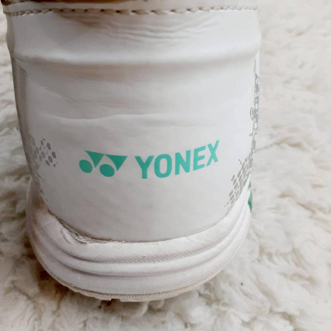 美品 24㎝◎YONEX ヨネックス バトミントンシューズ ホワイト 白
