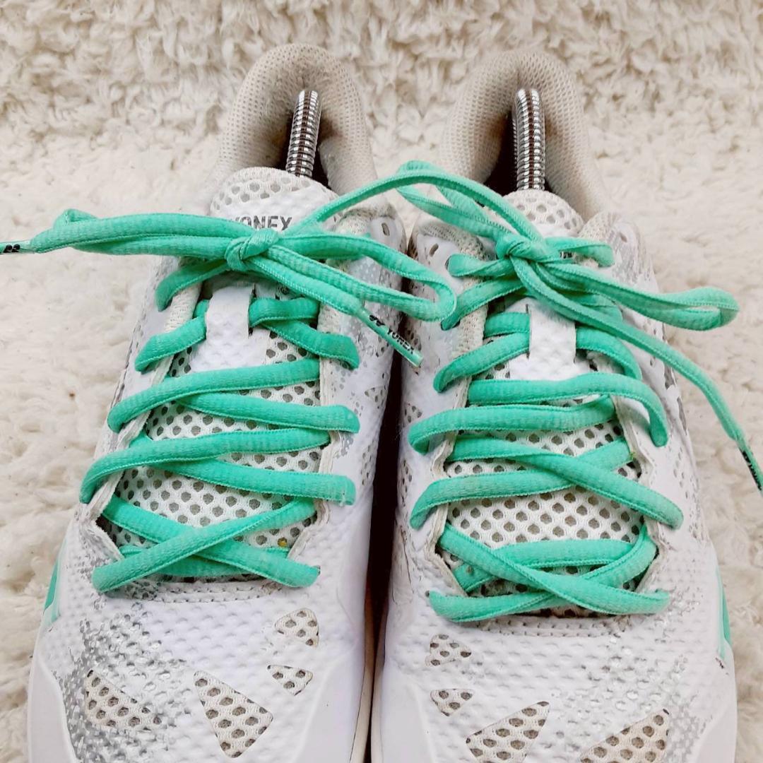 美品 24㎝◎YONEX ヨネックス バトミントンシューズ ホワイト 白