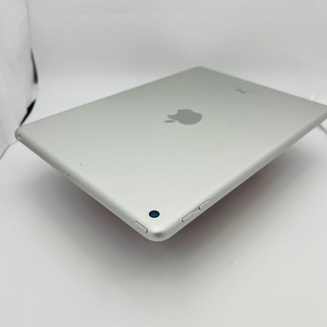 B 100% iPad 6 第6世代 128 GB Wi-Fi シルバー 本体