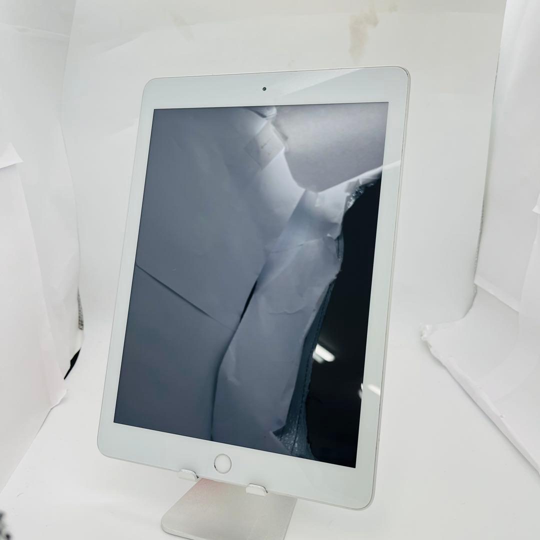B 100% iPad 6 第6世代 128 GB Wi-Fi シルバー 本体