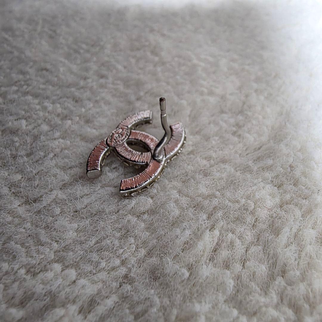 CHANEL シルバー ロゴピアス 片耳