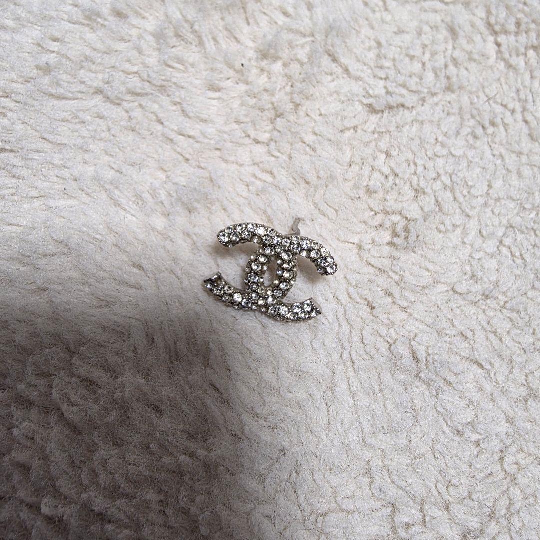CHANEL シルバー ロゴピアス 片耳