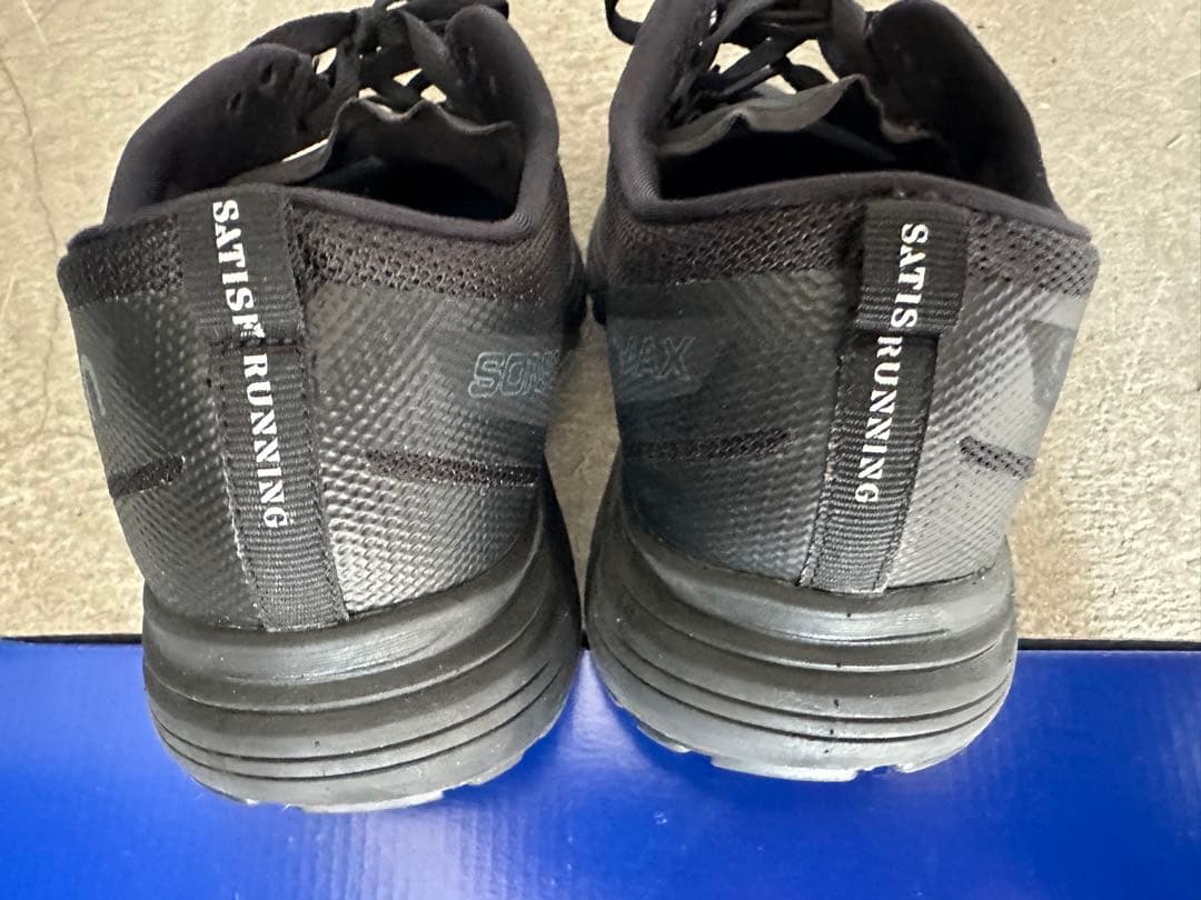 satisfy running salomon サティスファイ　27cm