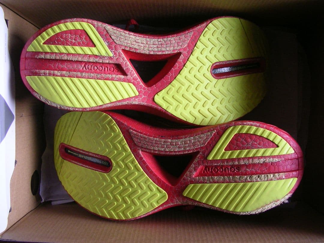 26.0cm エンドルフィン プロ３ サッカニー ENDORPHIN PRO3